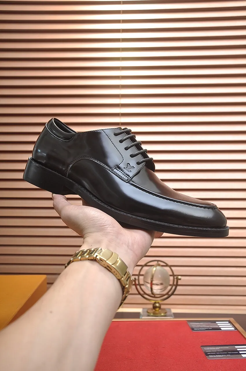 Men's men's shoes 💰520💶 [LV] (original single cowhide lining) 🍀LV's latest genuine leather business suit shoes are launched simultaneously on the official website. The first-layer cowhide imported from Italy is made of heavy gold, 💥official website 1:1 rubber outsole. Versatile to wear, high-end without losing class, and the color combination is extraordinary. This four-season style is alluring when worn on your feet, showing off your big-name flair. Standard code 38-45 (45 customized)